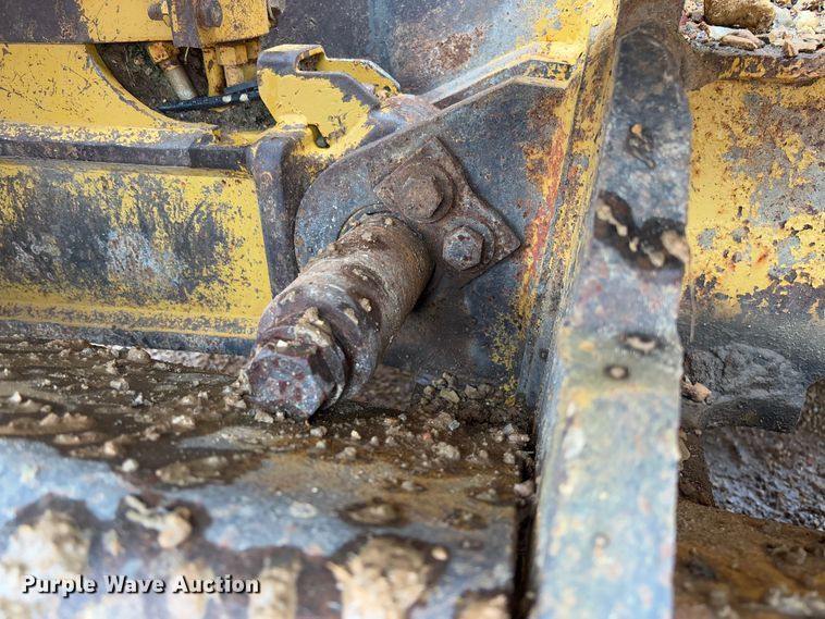 image for item FB3173 2004 Caterpillar D5G dozer