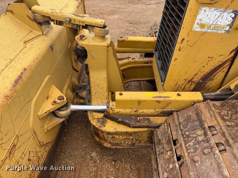 image for item FB3173 2004 Caterpillar D5G dozer