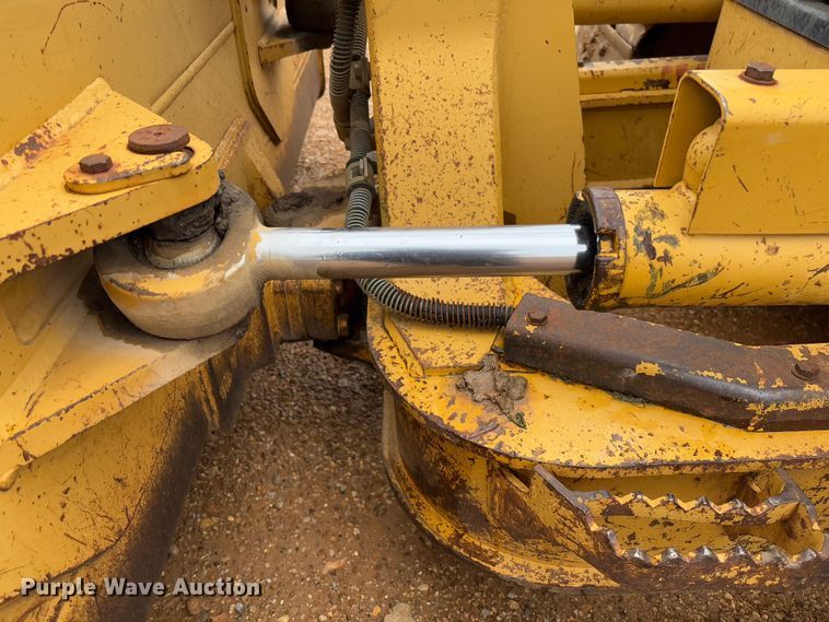 image for item FB3173 2004 Caterpillar D5G dozer