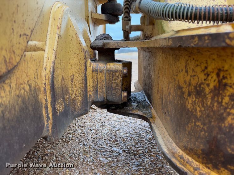 image for item FB3173 2004 Caterpillar D5G dozer