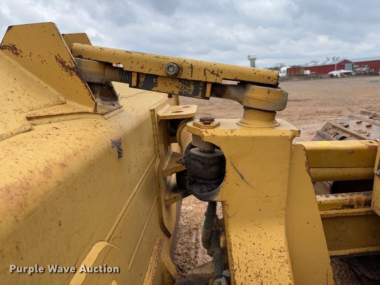 image for item FB3173 2004 Caterpillar D5G dozer