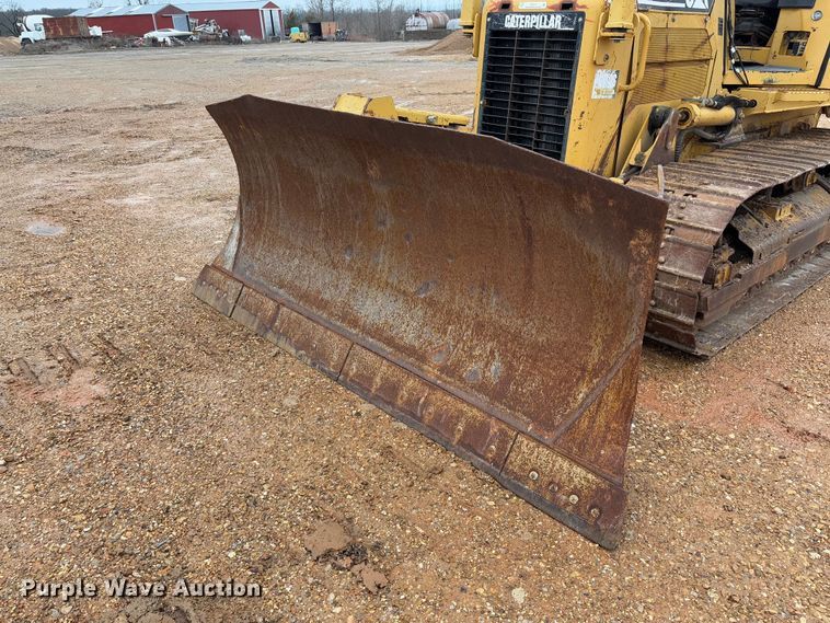 image for item FB3173 2004 Caterpillar D5G dozer