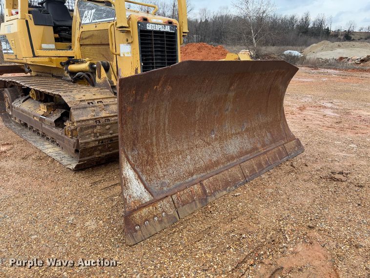 image for item FB3173 2004 Caterpillar D5G dozer