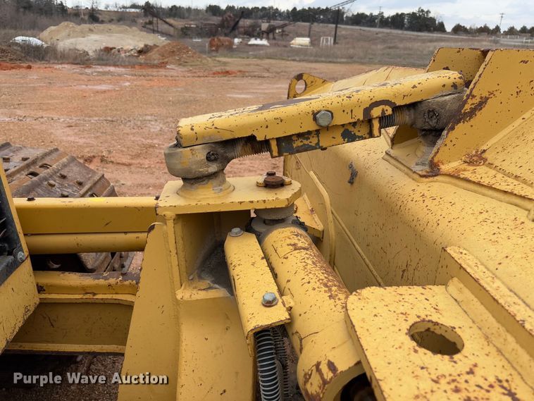 image for item FB3173 2004 Caterpillar D5G dozer