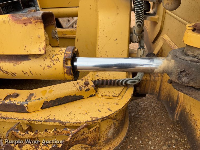 image for item FB3173 2004 Caterpillar D5G dozer