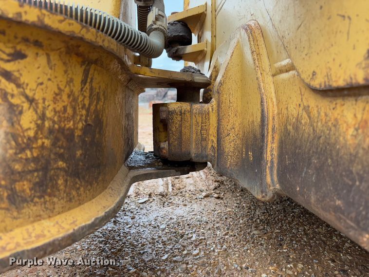 image for item FB3173 2004 Caterpillar D5G dozer