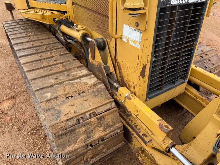 image for item FB3173 2004 Caterpillar D5G dozer