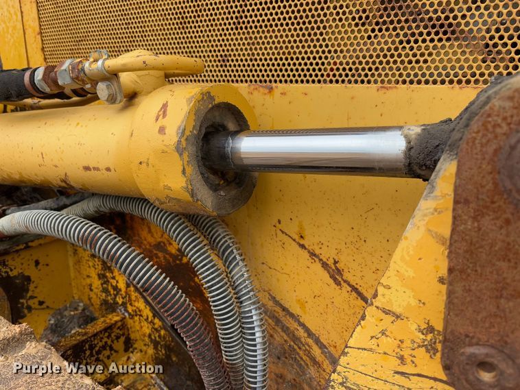 image for item FB3173 2004 Caterpillar D5G dozer