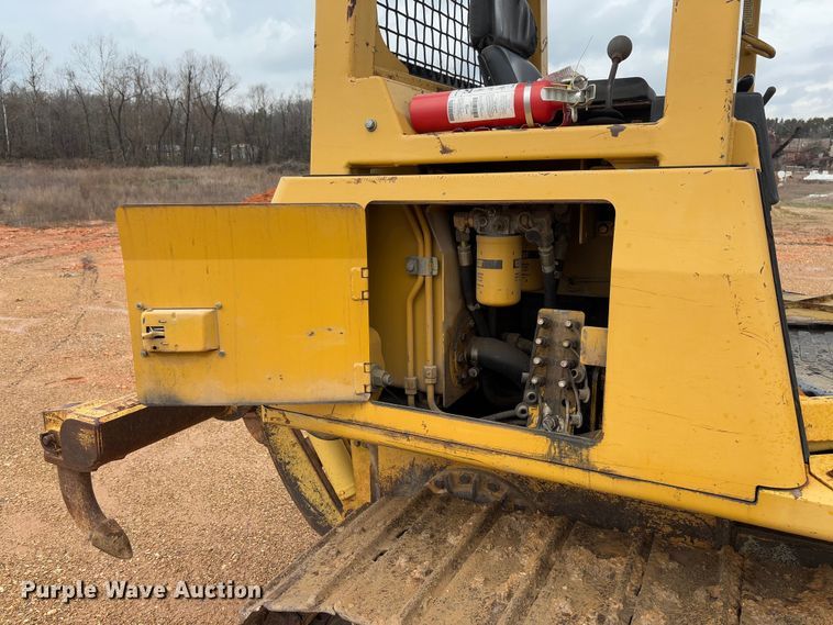 image for item FB3173 2004 Caterpillar D5G dozer