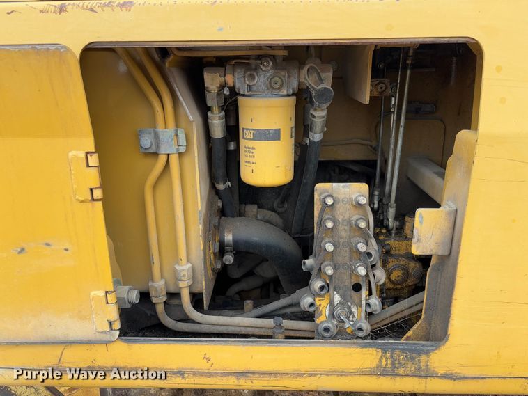 image for item FB3173 2004 Caterpillar D5G dozer