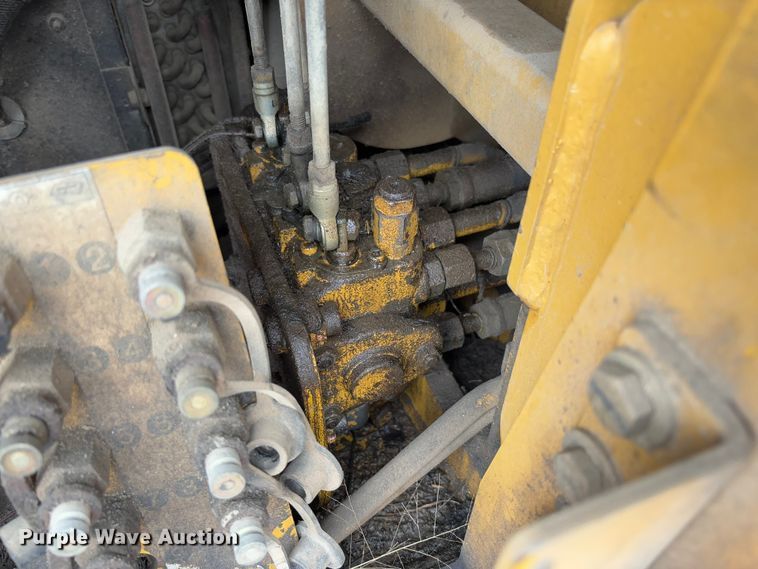 image for item FB3173 2004 Caterpillar D5G dozer