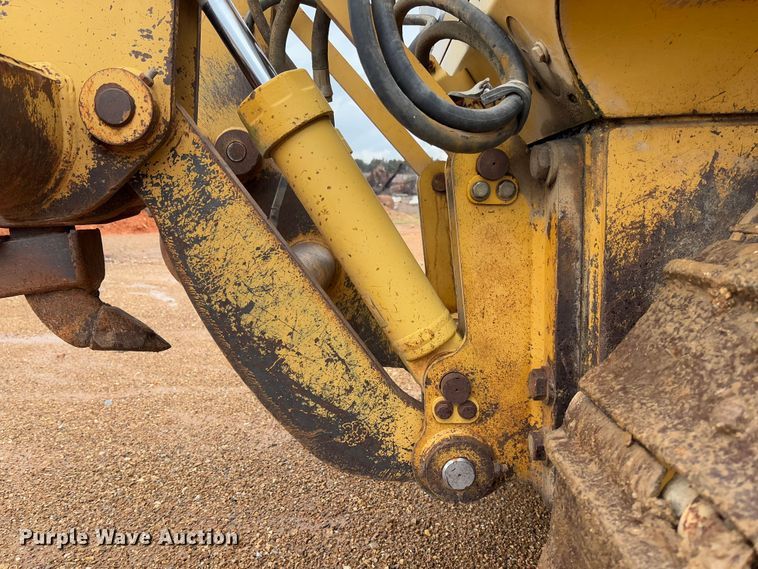 image for item FB3173 2004 Caterpillar D5G dozer