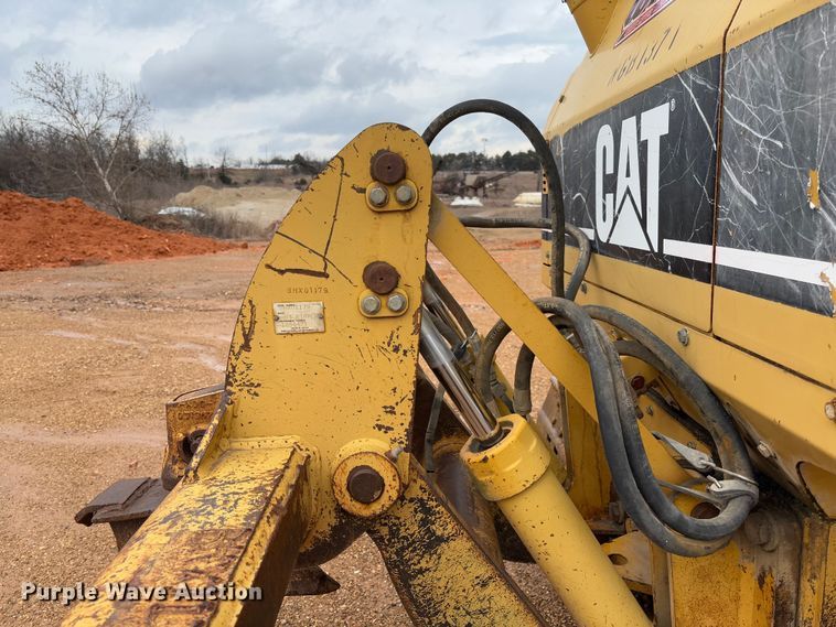 image for item FB3173 2004 Caterpillar D5G dozer