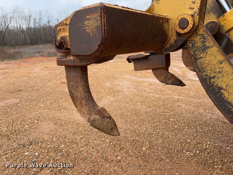 image for item FB3173 2004 Caterpillar D5G dozer