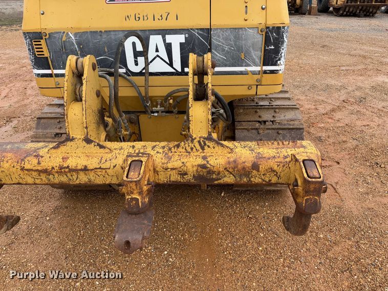 image for item FB3173 2004 Caterpillar D5G dozer