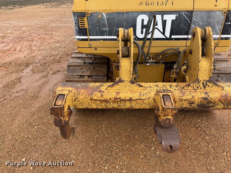 image for item FB3173 2004 Caterpillar D5G dozer