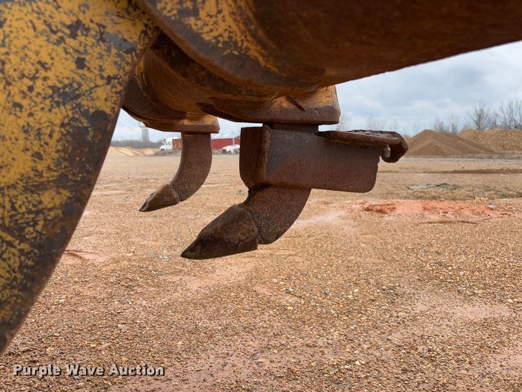 image for item FB3173 2004 Caterpillar D5G dozer