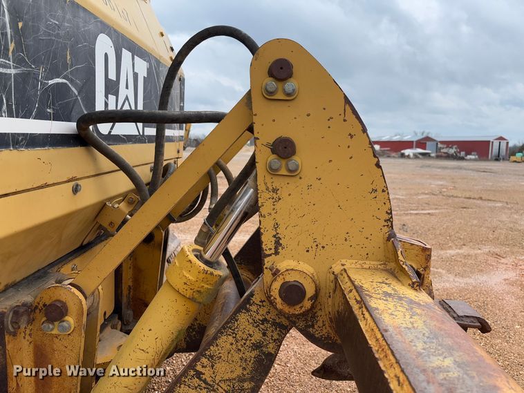 image for item FB3173 2004 Caterpillar D5G dozer