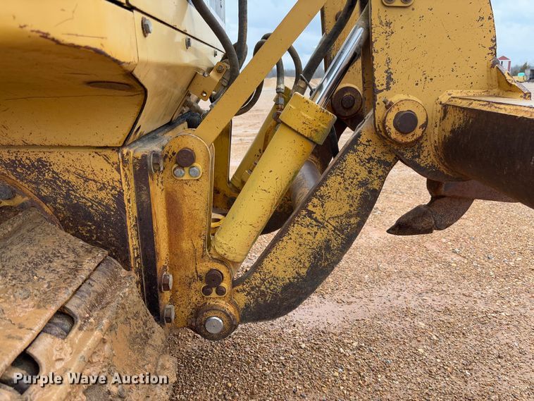 image for item FB3173 2004 Caterpillar D5G dozer