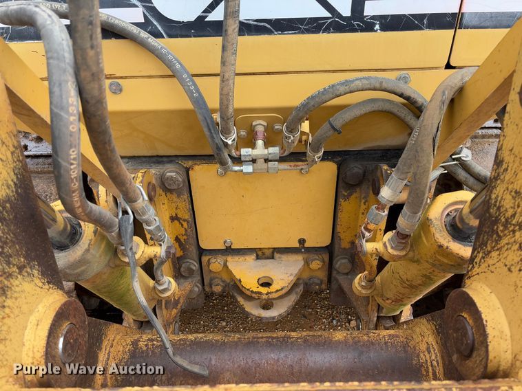 image for item FB3173 2004 Caterpillar D5G dozer