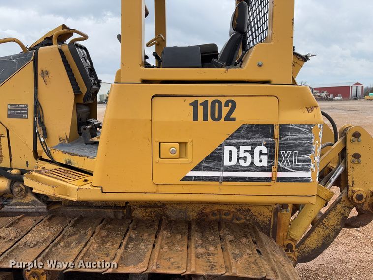 image for item FB3173 2004 Caterpillar D5G dozer
