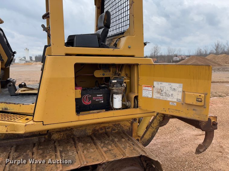image for item FB3173 2004 Caterpillar D5G dozer