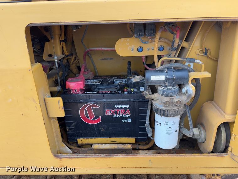 image for item FB3173 2004 Caterpillar D5G dozer