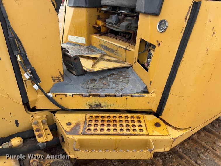 image for item FB3173 2004 Caterpillar D5G dozer