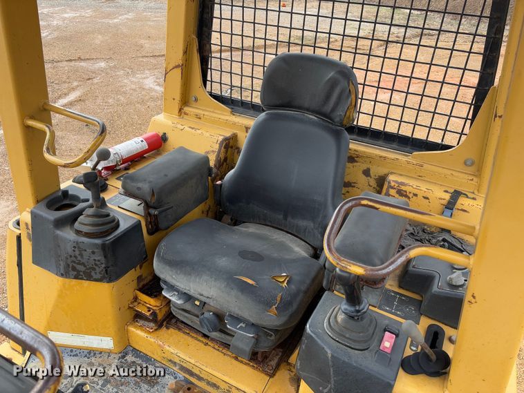 image for item FB3173 2004 Caterpillar D5G dozer