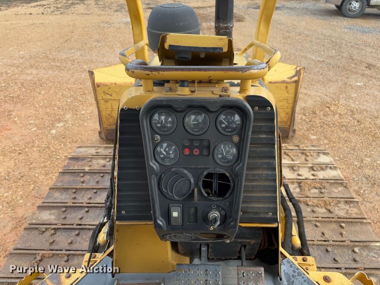 image for item FB3173 2004 Caterpillar D5G dozer