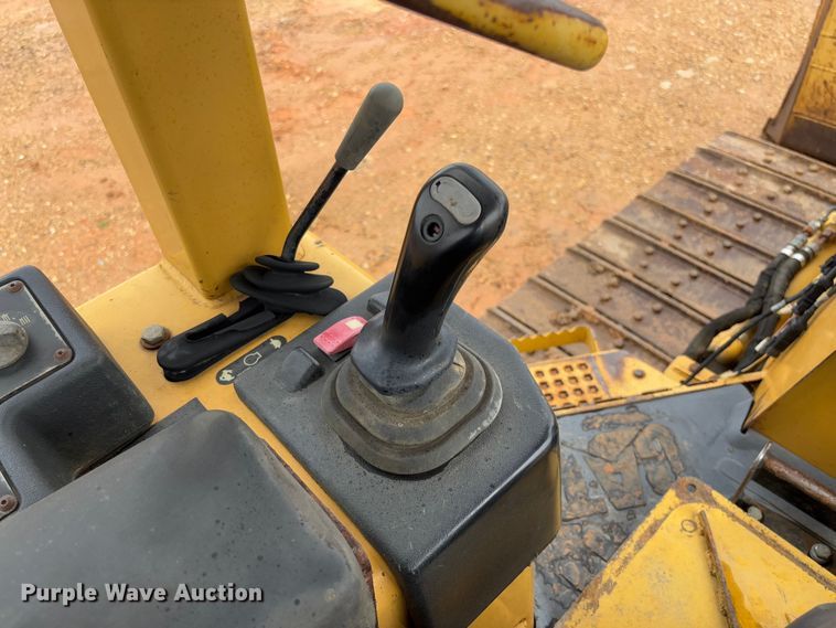 image for item FB3173 2004 Caterpillar D5G dozer
