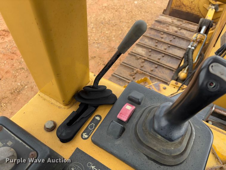 image for item FB3173 2004 Caterpillar D5G dozer