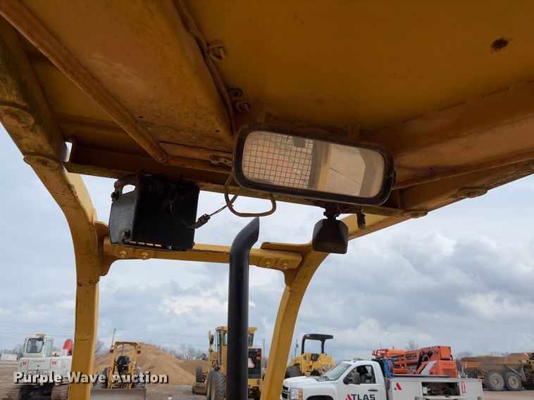 image for item FB3173 2004 Caterpillar D5G dozer