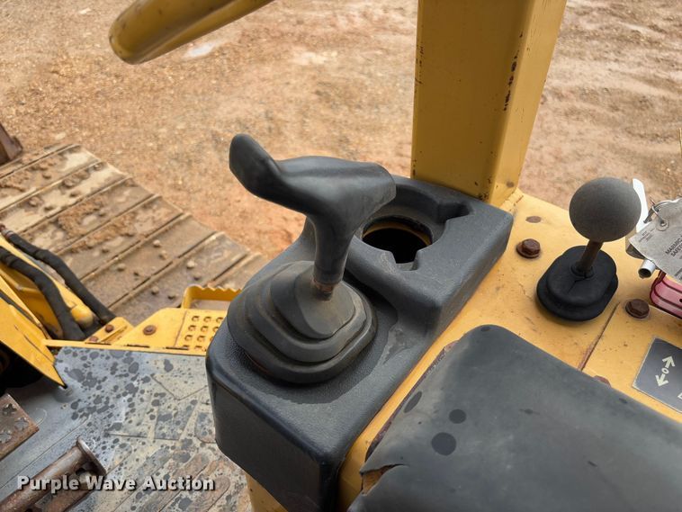 image for item FB3173 2004 Caterpillar D5G dozer
