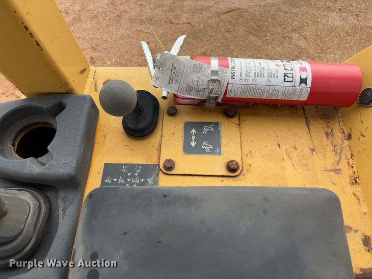 image for item FB3173 2004 Caterpillar D5G dozer