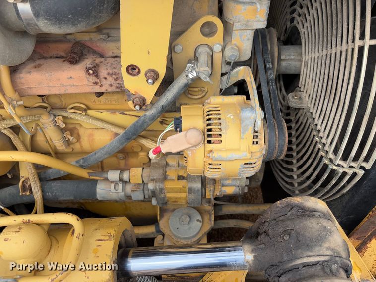 image for item FB3173 2004 Caterpillar D5G dozer