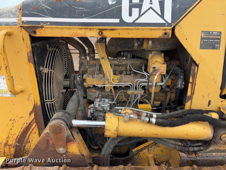 image for item FB3173 2004 Caterpillar D5G dozer