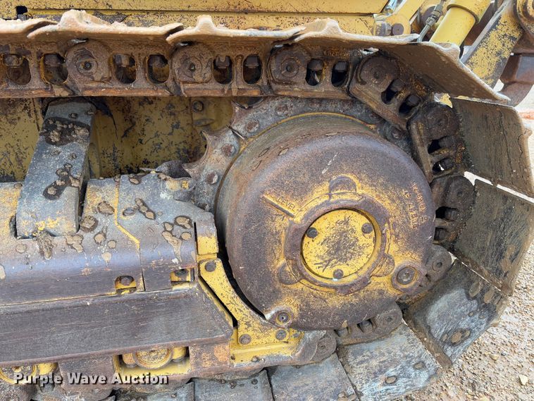 image for item FB3173 2004 Caterpillar D5G dozer