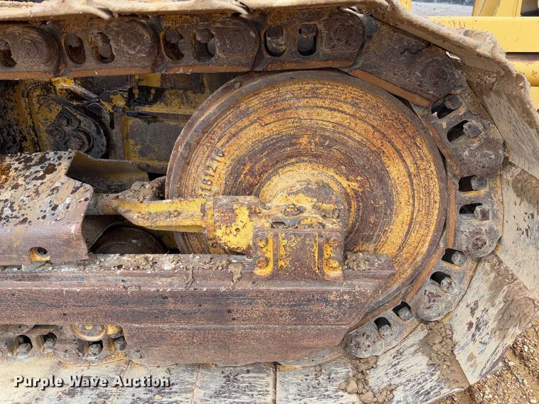 image for item FB3173 2004 Caterpillar D5G dozer