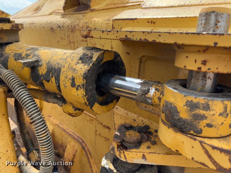 image for item FB3174 2002 Caterpillar D5G dozer