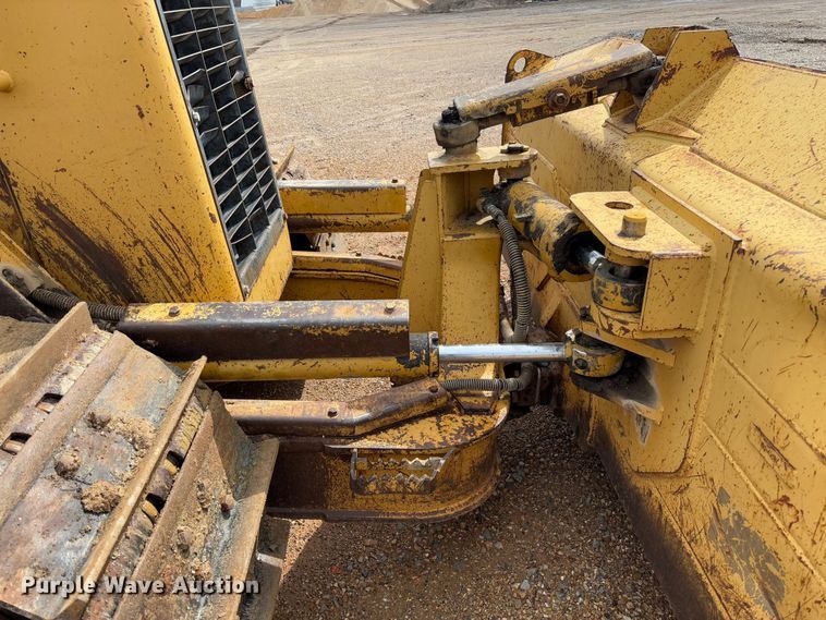 image for item FB3174 2002 Caterpillar D5G dozer