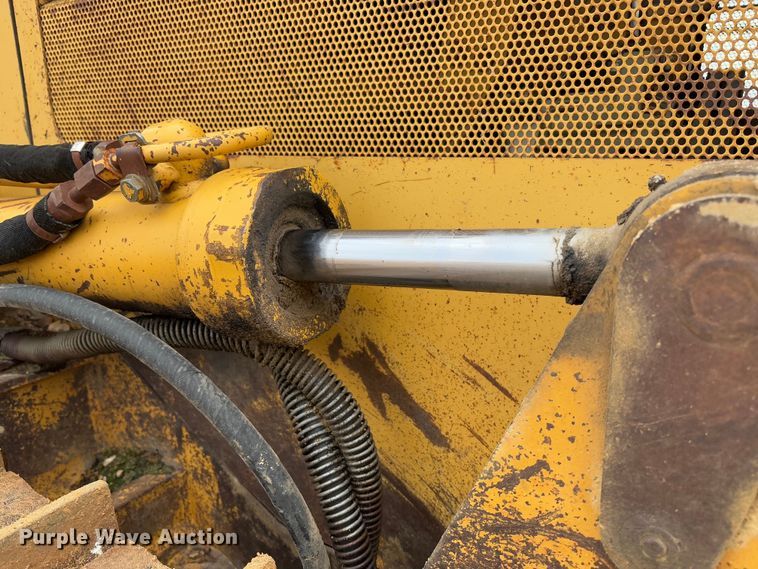 image for item FB3174 2002 Caterpillar D5G dozer