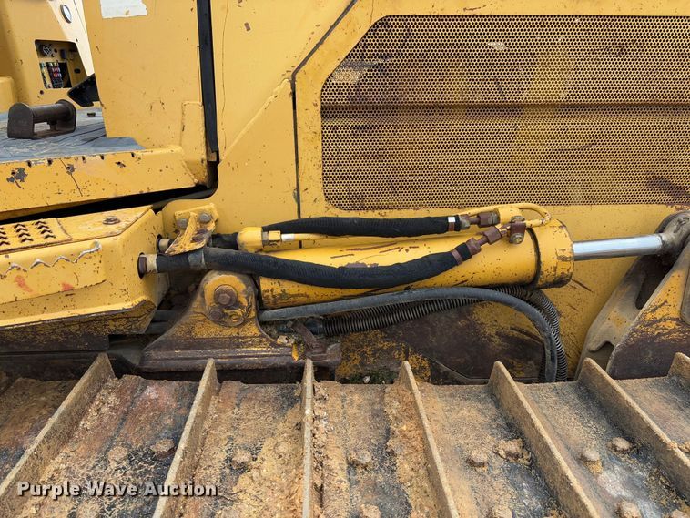 image for item FB3174 2002 Caterpillar D5G dozer