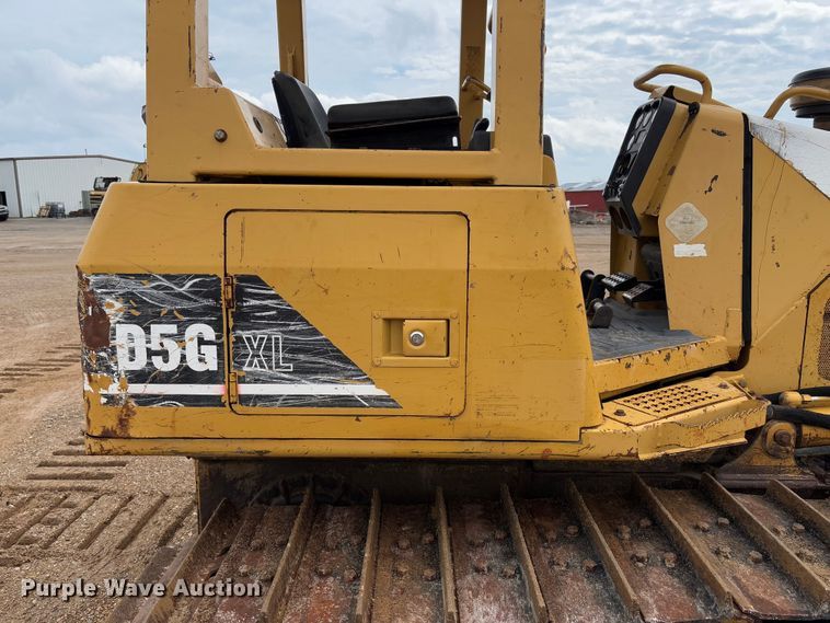 image for item FB3174 2002 Caterpillar D5G dozer