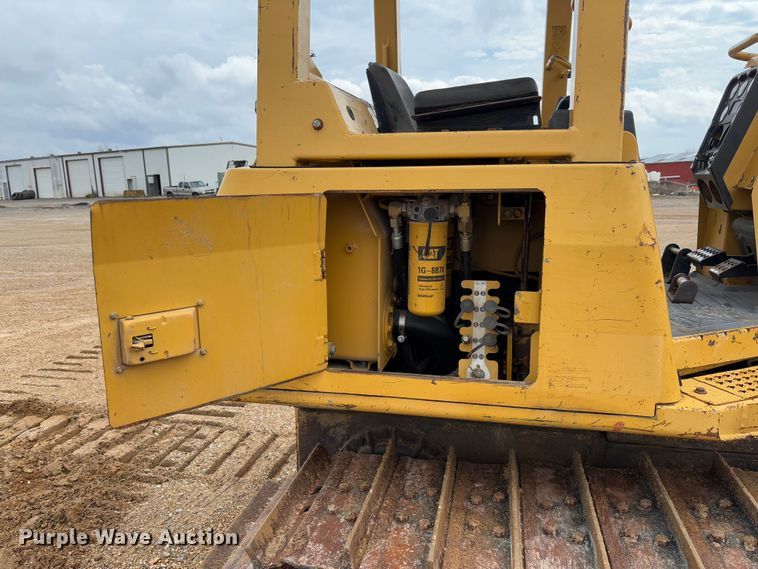 image for item FB3174 2002 Caterpillar D5G dozer