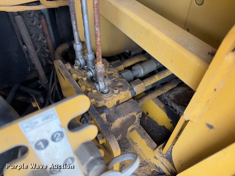 image for item FB3174 2002 Caterpillar D5G dozer