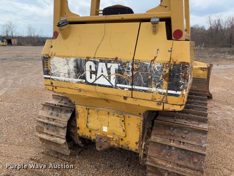 image for item FB3174 2002 Caterpillar D5G dozer