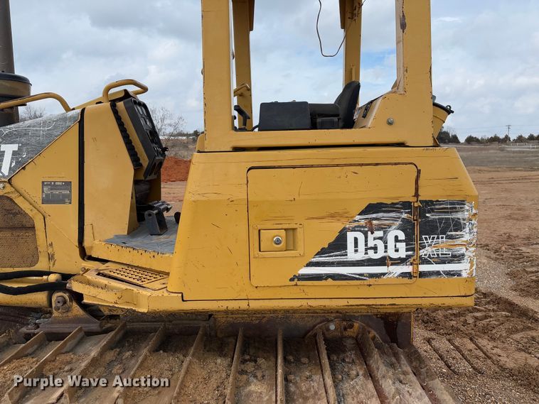 image for item FB3174 2002 Caterpillar D5G dozer