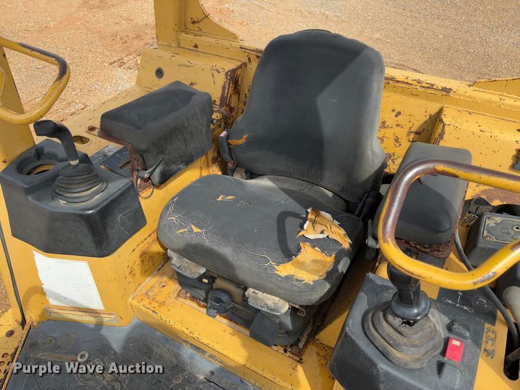 image for item FB3174 2002 Caterpillar D5G dozer