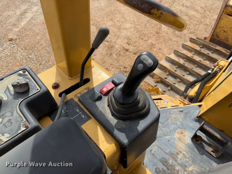 image for item FB3174 2002 Caterpillar D5G dozer